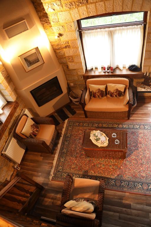 Guesthouse Amalia Kalesménon Exteriör bild