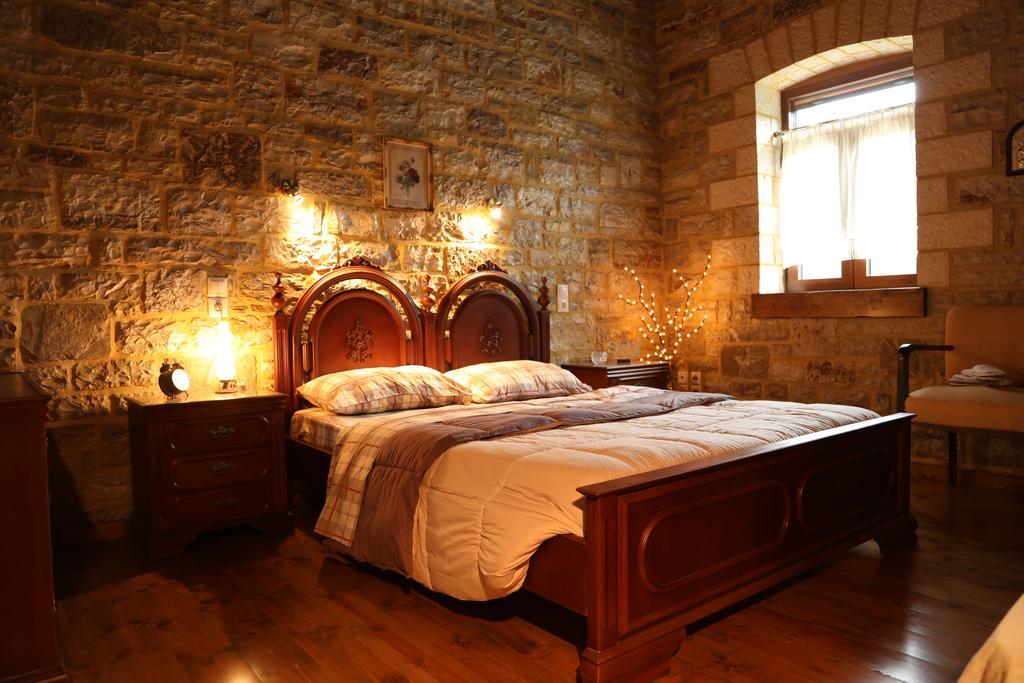 Guesthouse Amalia Kalesménon Exteriör bild