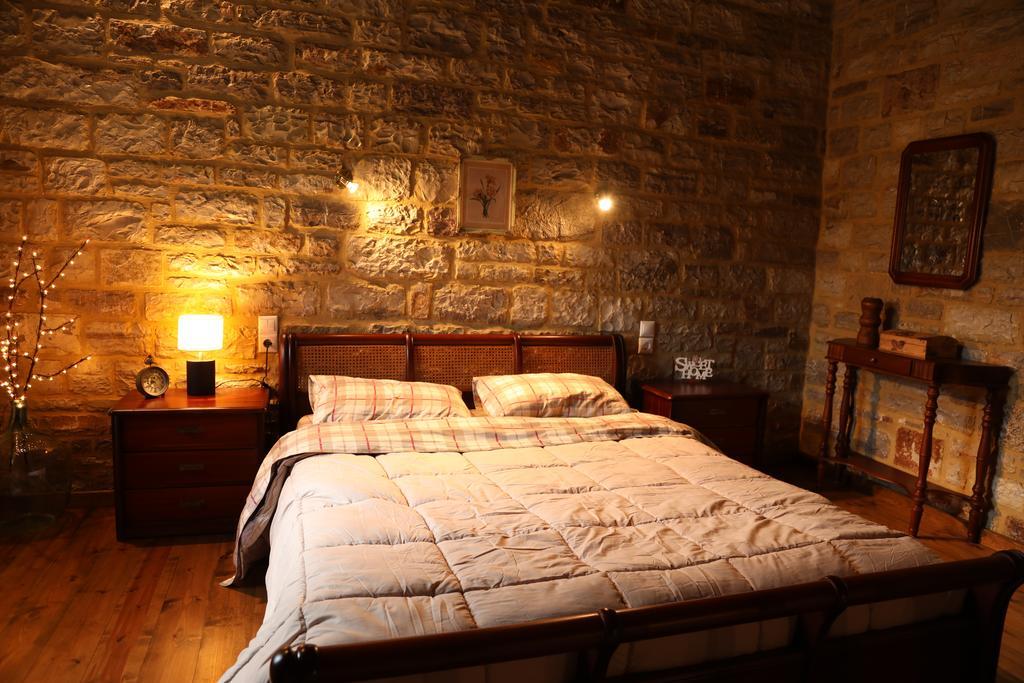 Guesthouse Amalia Kalesménon Exteriör bild