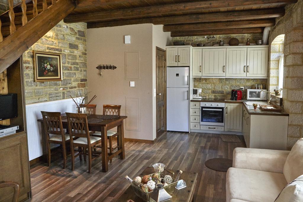 Guesthouse Amalia Kalesménon Exteriör bild